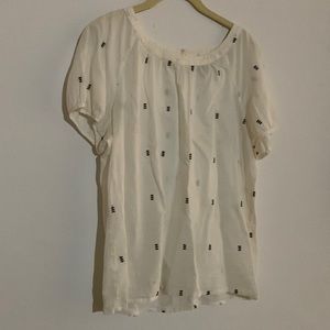 LOFT Petites White top w/ Sewed Design LP